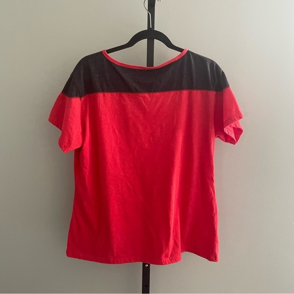 Klutch License Apparel Texas Tech Red and Black V Neck T-Shirt Size 1X - Picture 2 of 3